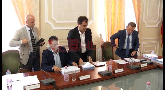 Opozita në komisionin e drejtësisë,që në mbledhjen e parë e braktis atë