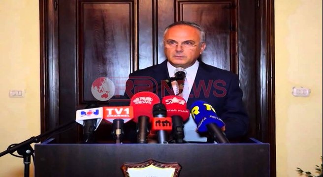 Ademi s’ka bërë ende betimin, Luka i dorëzon çelësat e Shkodrës - Ora News-