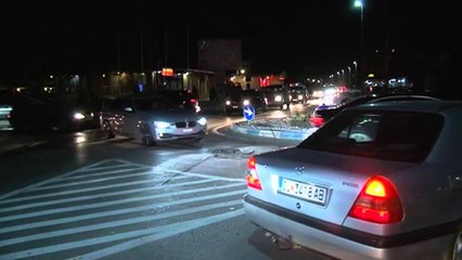 Скачать видео: Strugë, numri i rritur i turistëve krijon rrëmujë në trafik