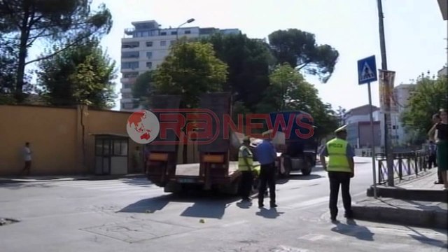 Tiranë, trajleri përplas për vdekje kalimtaren, ishte duke kaluar rrugën