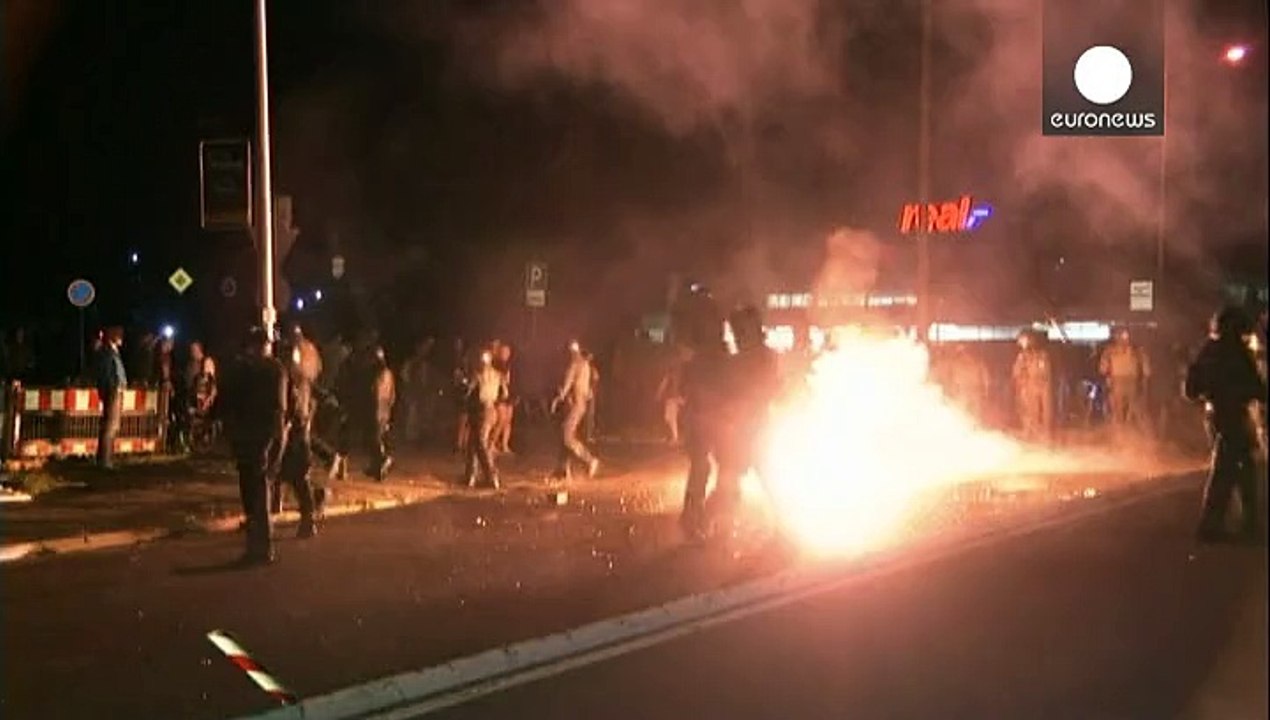 Germany: stones thrown at migrant buses entering Heidenau shelter