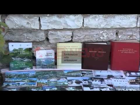 Të huajt interes për shtëpinë lindjes së ish diktatorit Hoxha dhe veprat e tij- Ora News