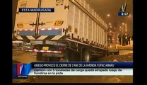 Comas: Camión se hunde en plena avenida Túpac Amaru (VIDEO)