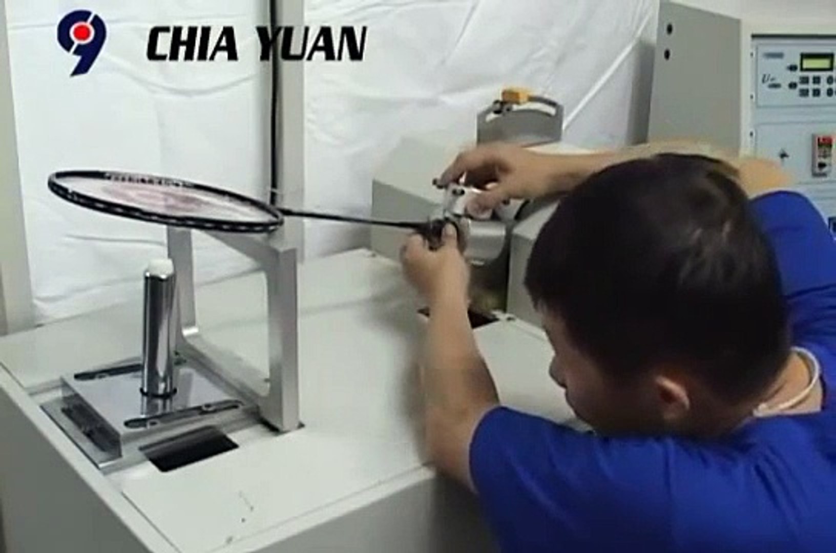 ⁣badminton racket experiment