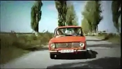 funny_car_crash_aunty_download_funny_prank_mp4_videos-(mobighar.com)