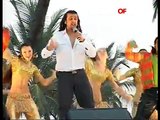Sonu Nigam's LIVE performance on Tees Maar Khan at Juhu Beach