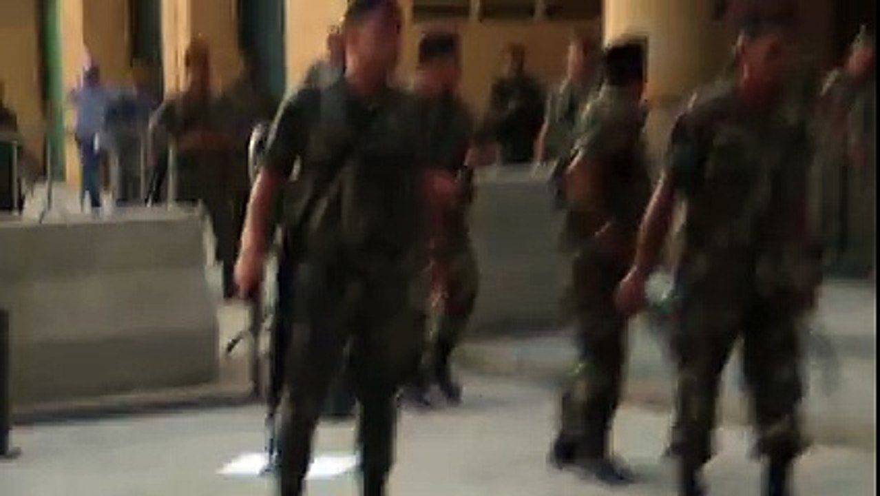 Liban- Lebanon - Video footage of military men beating peaceful protesters