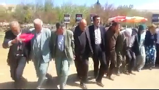 Kurdish Dance - Govend a ŞEWKO - Urfa - Kurdish folk dance