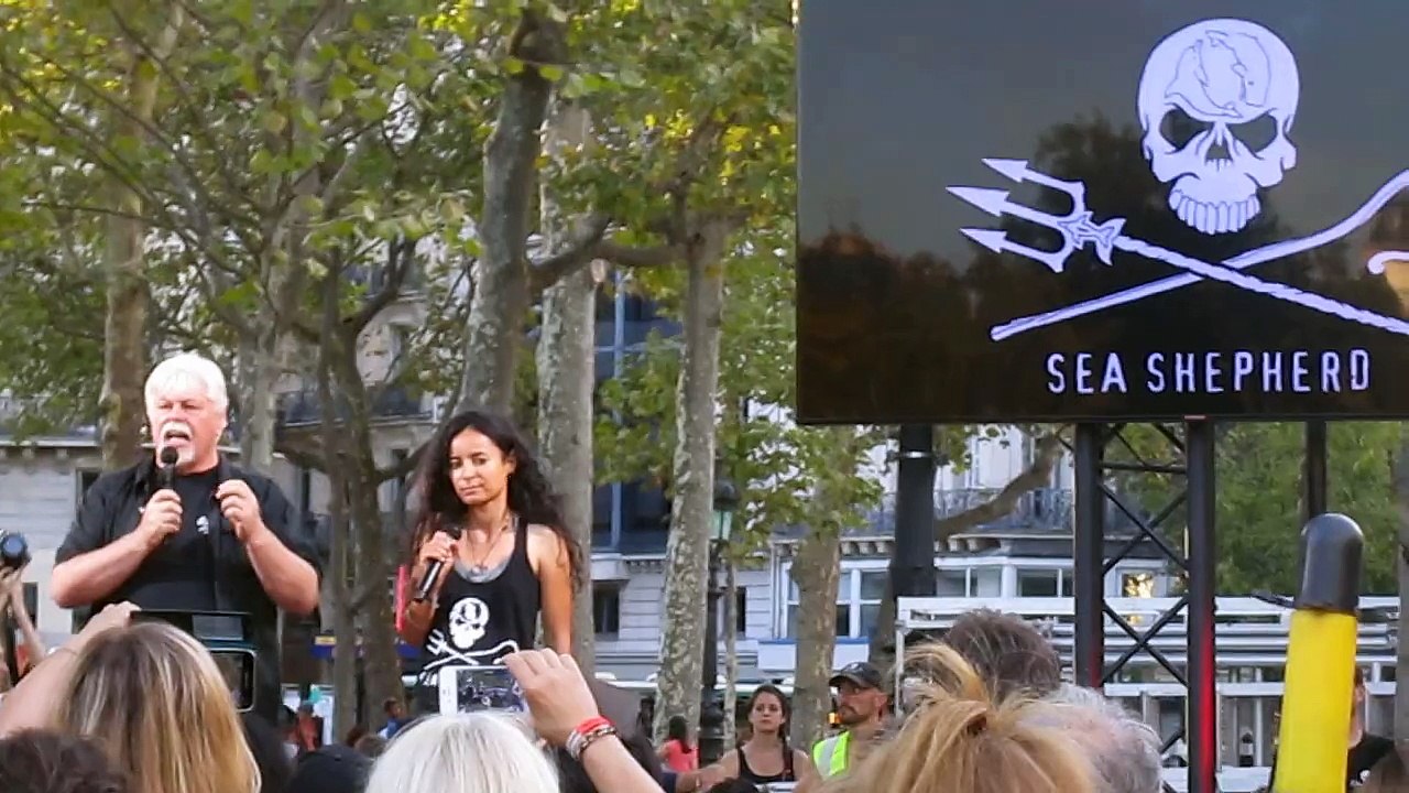 Paul Watson , Sea Shepherd , extrait N°1 de son intervention stand up Paris aout 2015
