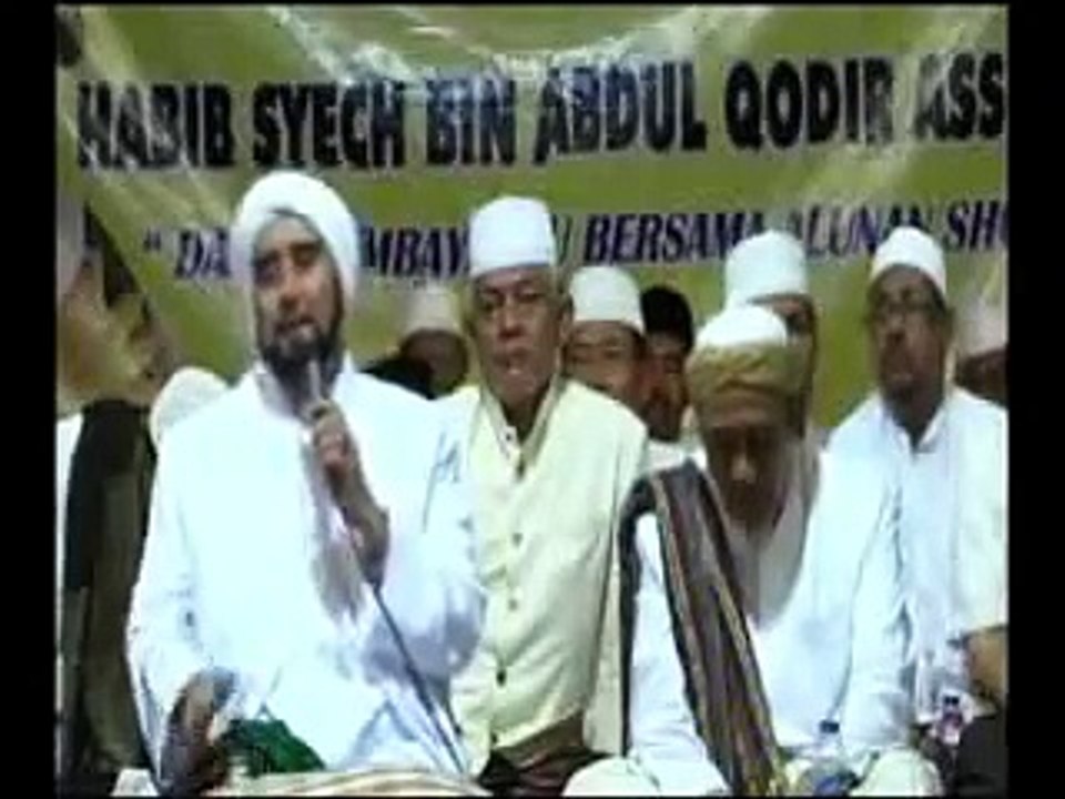 GUS NURIL DAN HABIB SYECH SALING HUJAT!!!