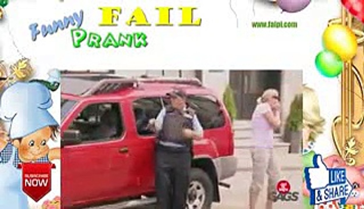 Funny Crazy Cop Smashes Car Window Wg7NHnMQIvs
