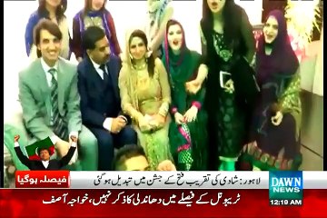 Girls Chanting Go Nawaz Go in wedding