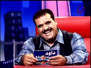 نجم عبدالكريم   يقلد بعض الشخصيات الكارتونية