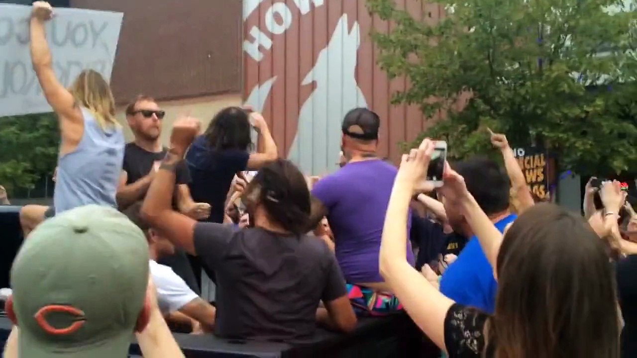 Foo Fighters Rick Roll Westboro Baptist Church