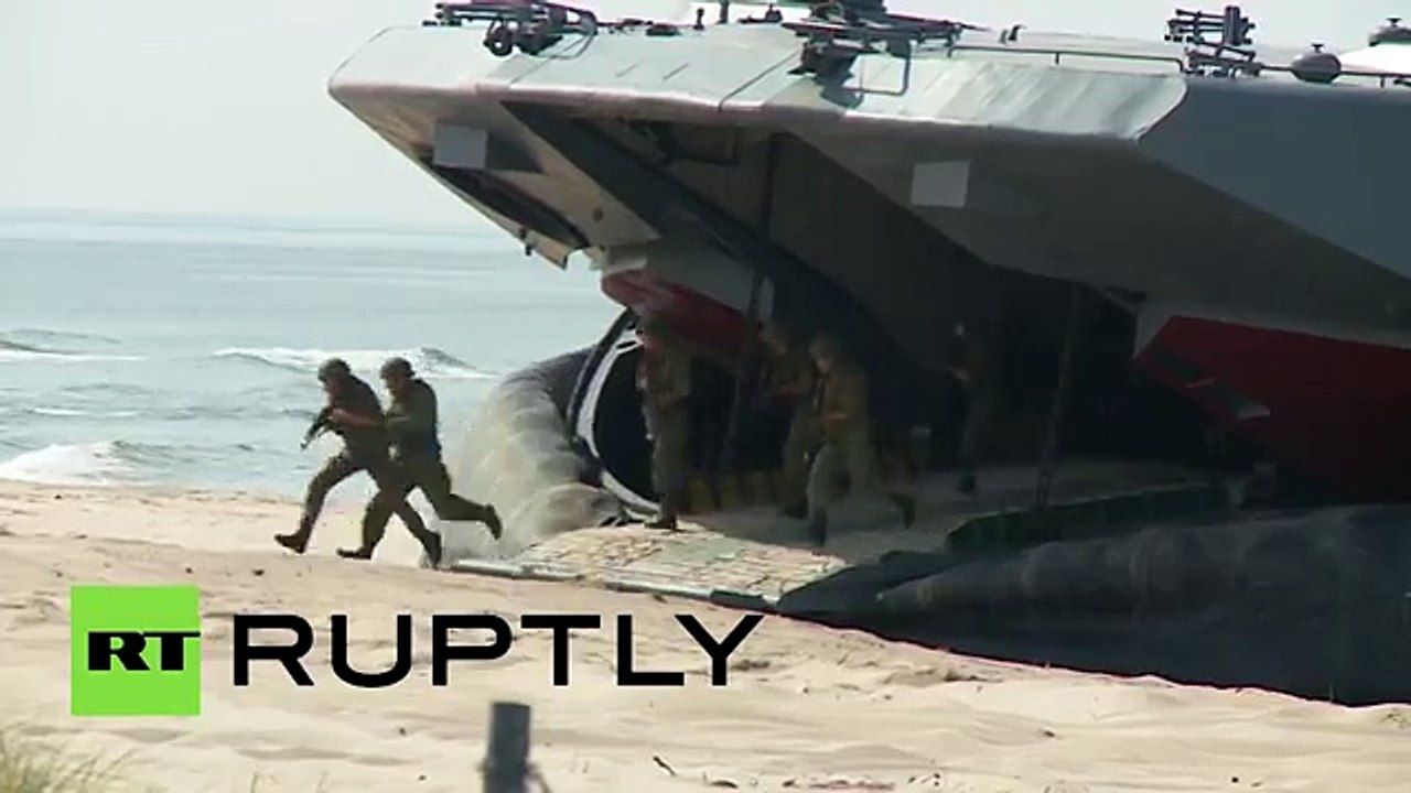 Race of Heroes: World's largest hovercraft opens military sports event in Russia