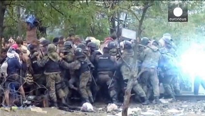 Plus de 1 500 réfugiés entrent en Macédoine après des heurts avec les forces de l'ordre