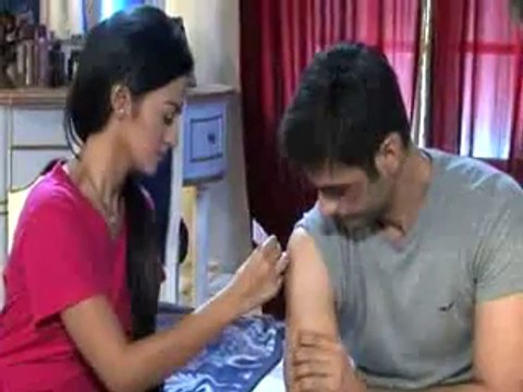 Swara aur Sanskar aaye ek doosre ke karib jis se RAgini ko hui Jalan - 22nd August 2015 - Swaragini