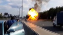 ロシアの高速道路で交通事故が発生!! プロパンガスを積んだトラックが大爆発を起こす!! Gas Explosion in Russia.