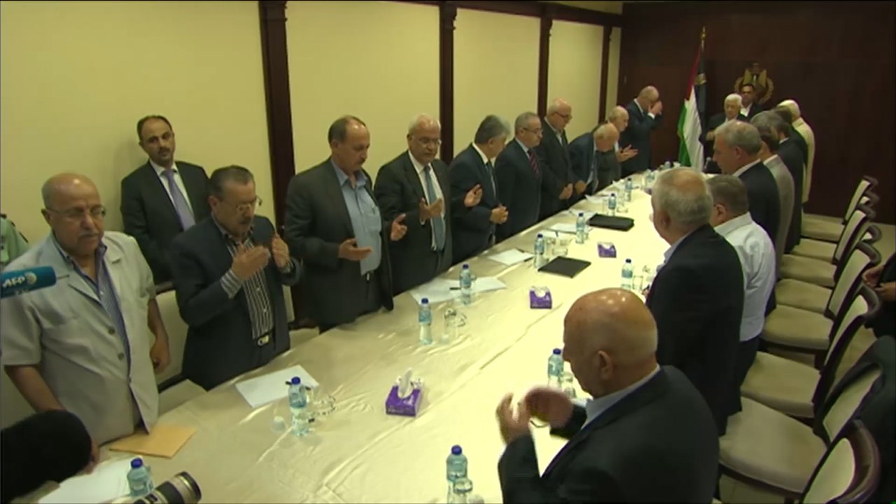 استقالة عباس وآخرين من منظمة التحرير الفلسطينية
