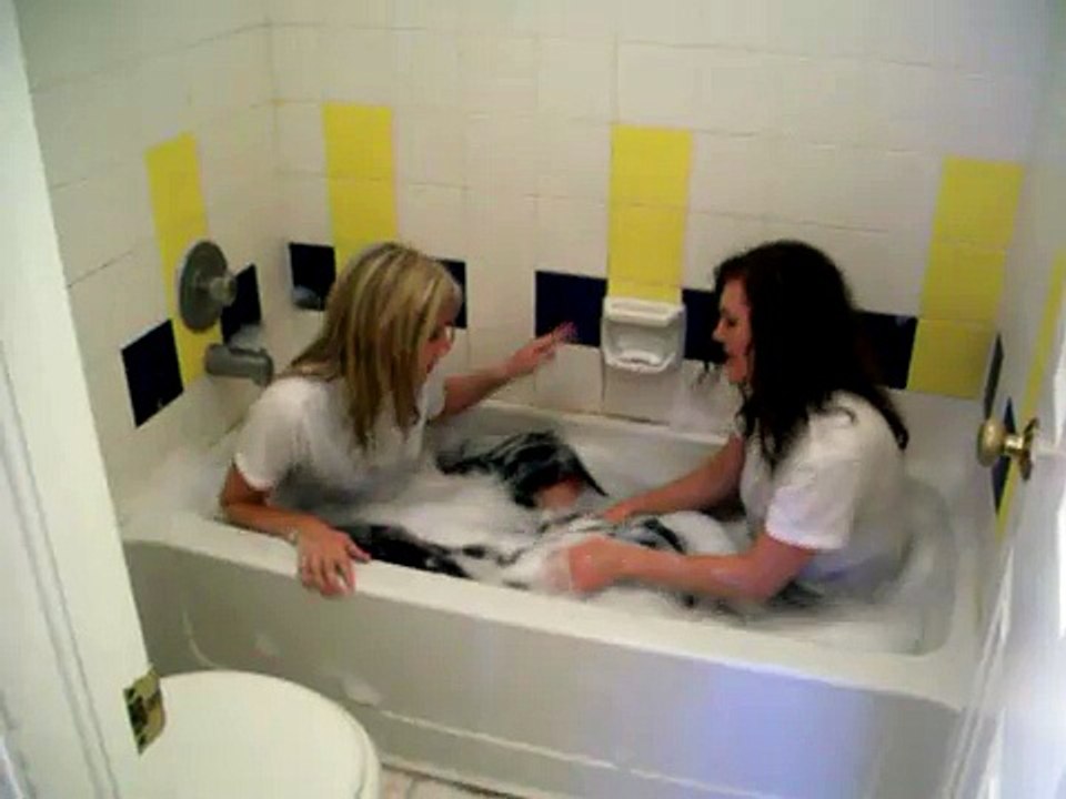 Alexa and Caroline Clothes Off Bathroom Concert