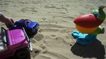 Мультики про машинки: Игры на улице! Игры с песком! Геометрические фигуры для детей.