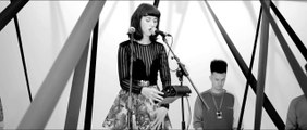 HUNGER TV: Kimbra - Plain Gold Ring Exclusive