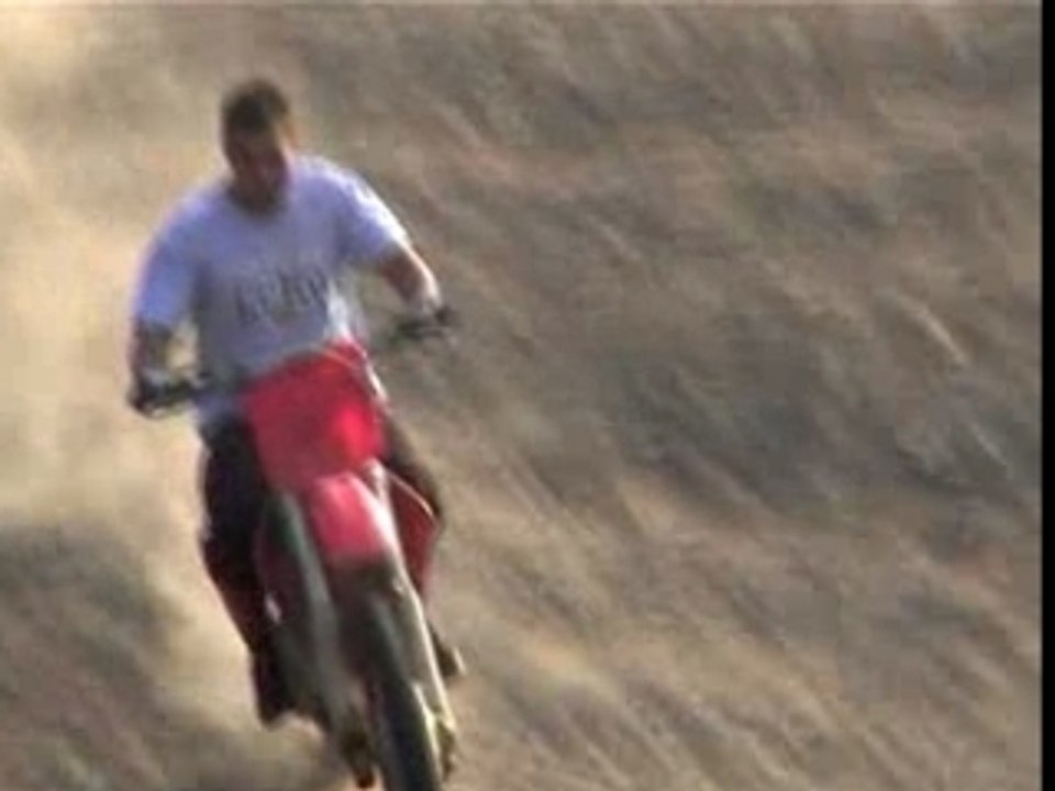 Coucouz Nico ptite chute en moto cross 125 cr