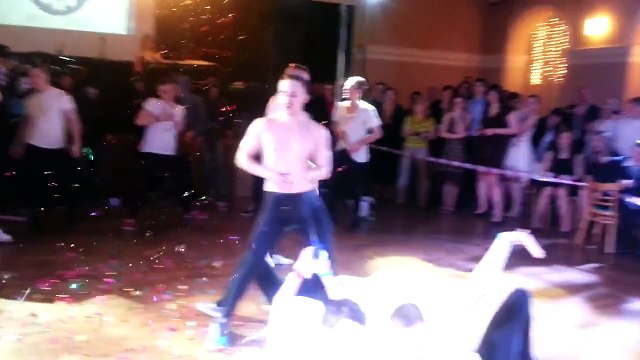 PŮLNOČNÍ PŘEKVAPENÍ 4.E - MATURITNÍ PLES 20.2. 2015