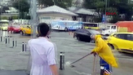 Üsküdar Sahili'nde yine sel manzarası!