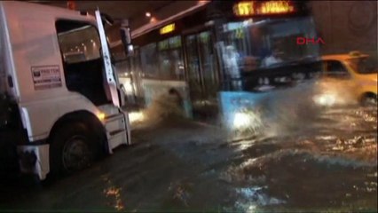 Taksim Tüneli'ni su bastı!