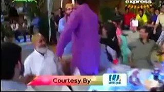 ہاہاہاہاہاہا ڈاکٹرعامرلیاقت کی بے عزتی ہو گئی