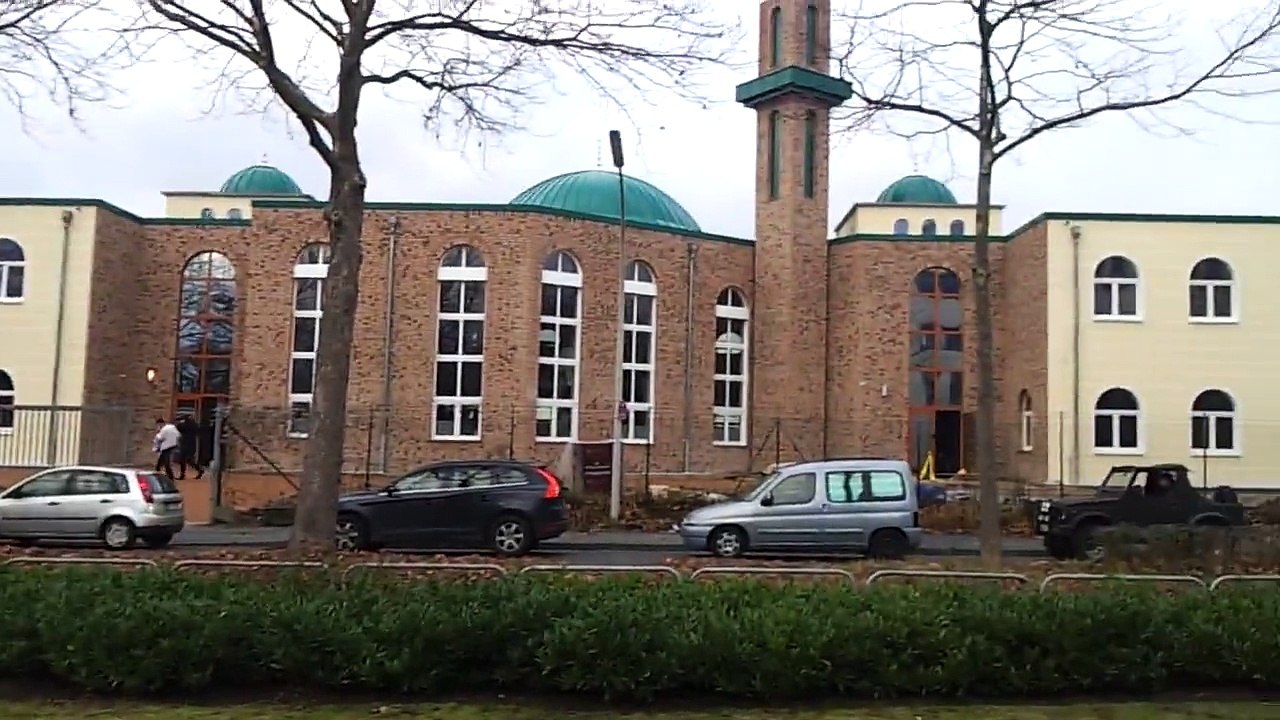 مسجد المهاجرين في مدينة بون بألمانيا  Al-Muhajirin Moschee Bonn.