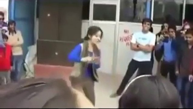 Girl Dancing in the Public - Amazing