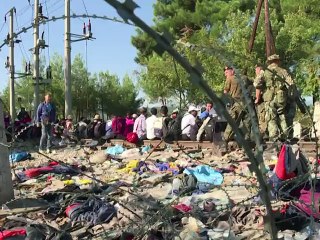 Des milliers de migrants avancent vers l'UE, Berlin évoque "le plus grand défi européen"