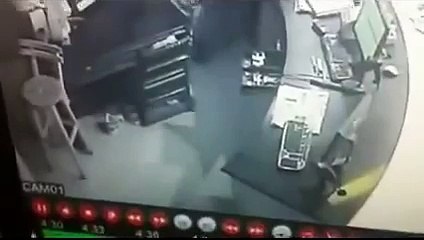 بلطجية يسرقون صيدلية بالمريوطية تحت تهديد السلاح