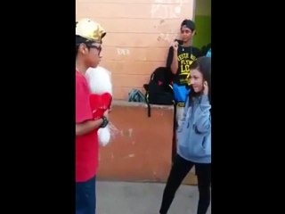 تلميذ يطلب يد زميلته في المدرسة