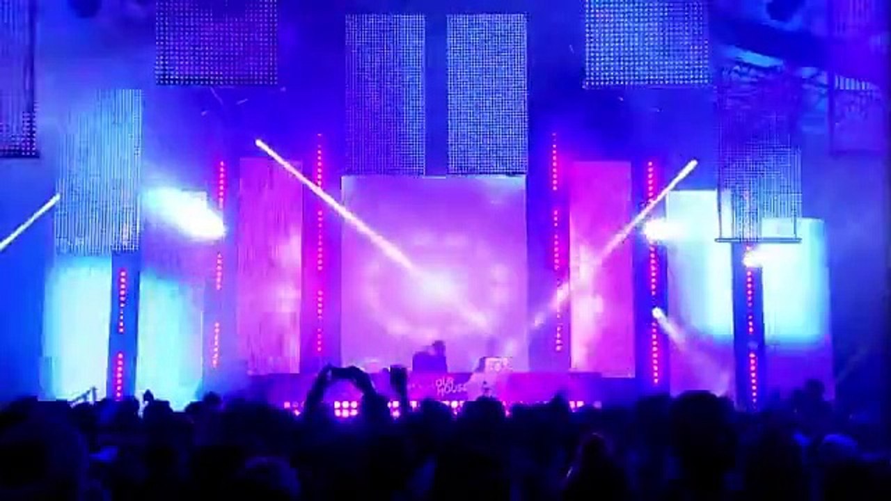 Mark Ronson and A-Trak Live from Virgin Media's Our House at V Festival 2015