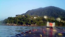 Navegação em reciclados, garrafas PET, nas praias as praias de Ubatuba, Brasil