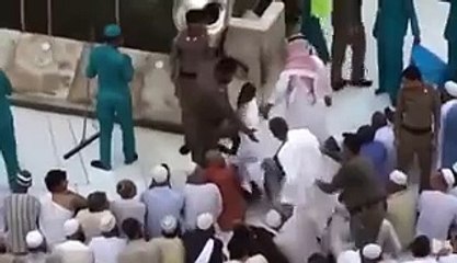 A Man Became Unconscious In Front of Kaaba
