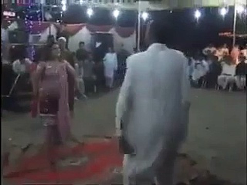 Funny Pakistani Dance Must Watch