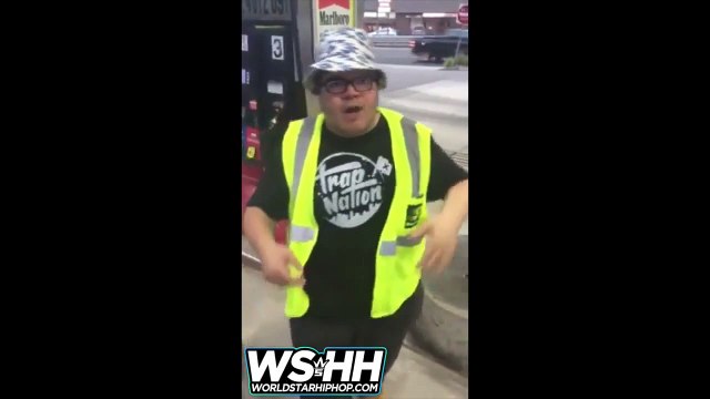 Cet employé de station essence est aussi un rappeur talentueux! Flow de malade!