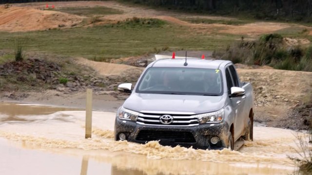 Giá xe toyota hilux 2016 - 0906.08.0068