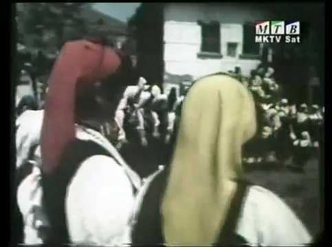 Dragica Mavrovska - Nasred Selo Tapan Bie - Macedonian Folk