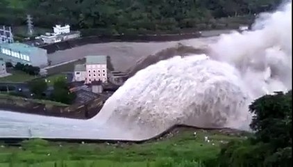 It looks very dangerous waterfall