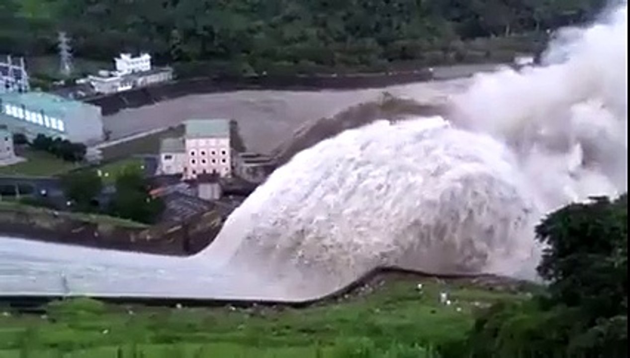 It looks very dangerous waterfall