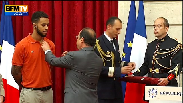 Thalys: Hollande fait chevaliers de la Légion d'honneur les trois Américains et le Britannique