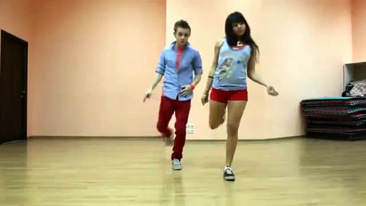 Парень и девушка классно танцуют))