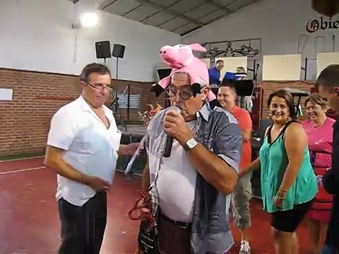 Concours de cris de cochons à Obies