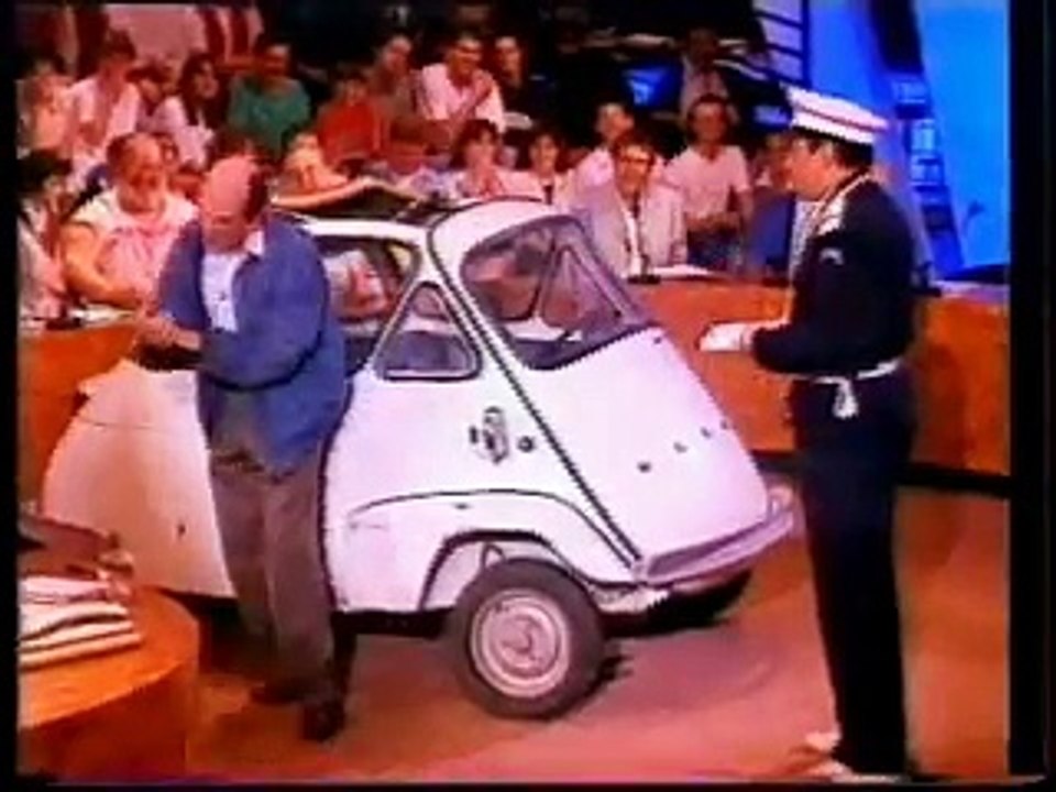 Les Grosses Tetes - Sim & Francis Perin dans le sketch de la petite voiture.