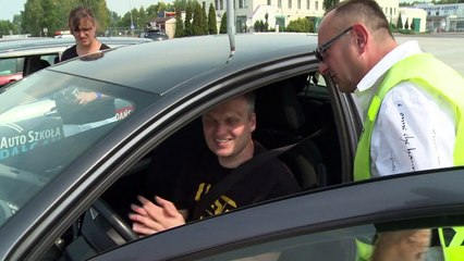 Conduire une voiture sans voir ni entendre? C'est possible!